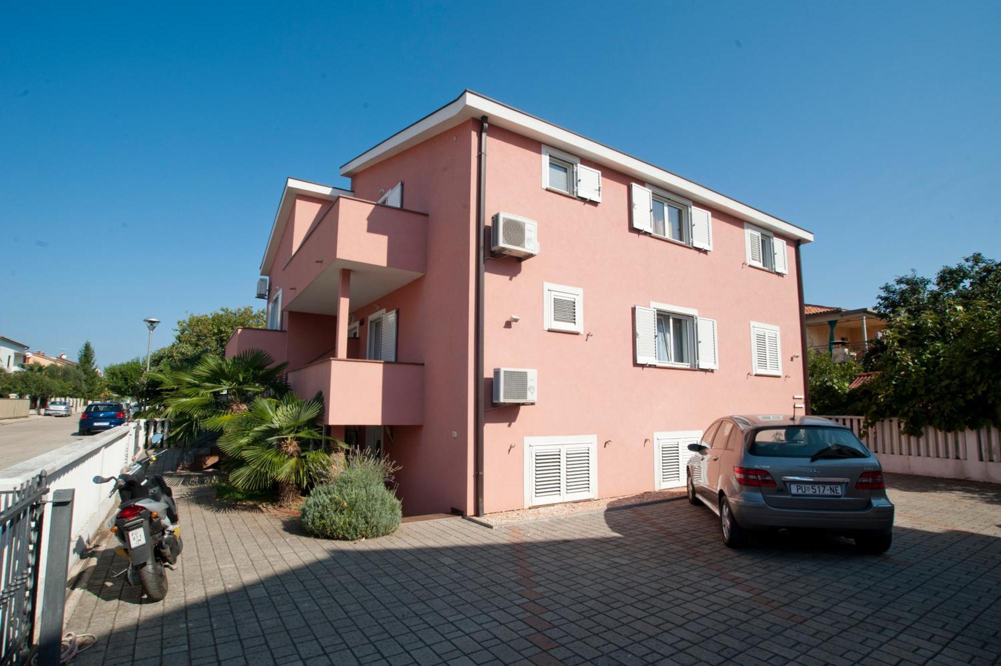Apartments Maric With Parking ウマグ エクステリア 写真